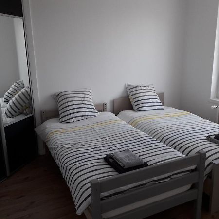 Hotel Le Corto Savigny-Lévescault Esterno foto