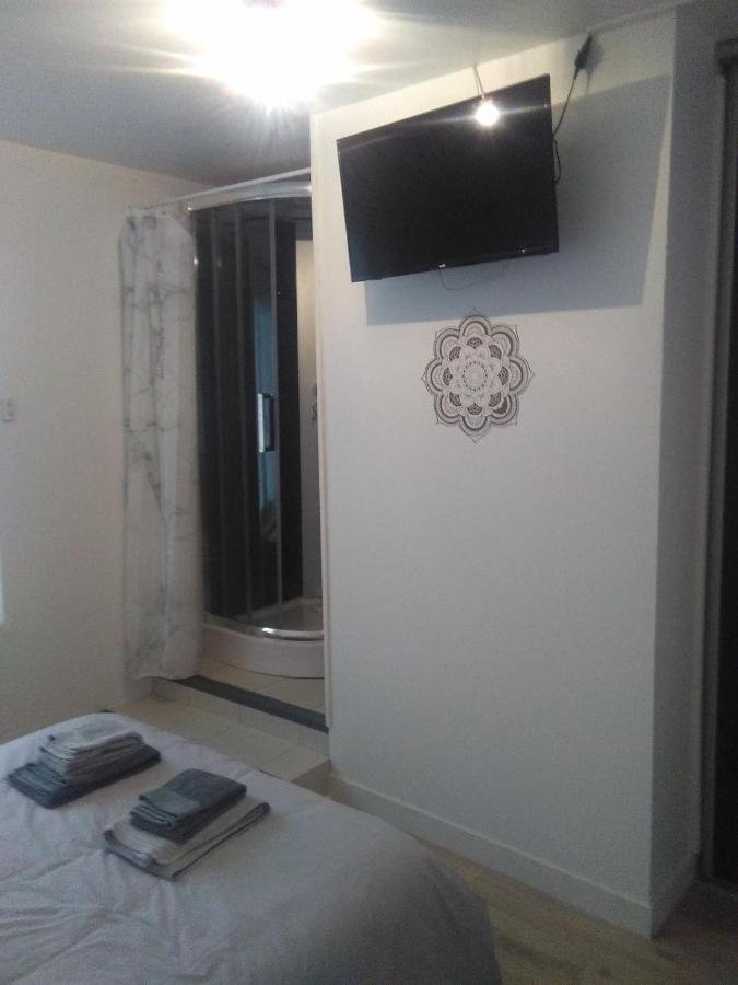 Hotel Le Corto Savigny-Lévescault Esterno foto